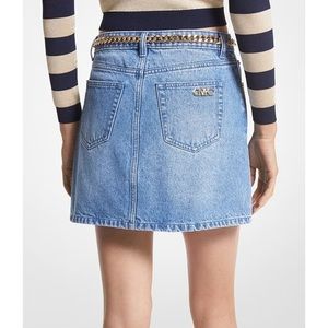 From MICHAEL Michael Kors
Denim fabrication
Michael Kors chain logo belt